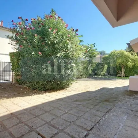 Daire Ciro, 3 Camere, Giardino E Parcheggio, A 50 M Dal Mare! By Alfareal *