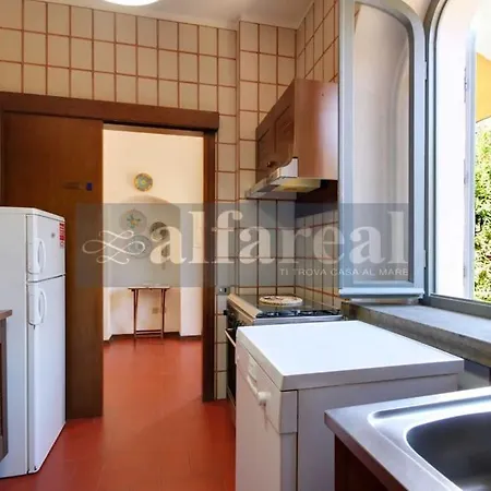 Apartment Ciro, 3 Camere, Giardino E Parcheggio, A 50 M Dal Mare! By Alfareal *