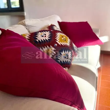 Apartment Ciro, 3 Camere, Giardino E Parcheggio, A 50 M Dal Mare! By Alfareal