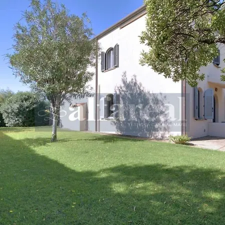 Apartment Ciro, 3 Camere, Giardino E Parcheggio, A 50 M Dal Mare! By Alfareal