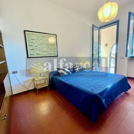 Apartment Ciro, 3 Camere, Giardino E Parcheggio, A 50 M Dal Mare! By Alfareal